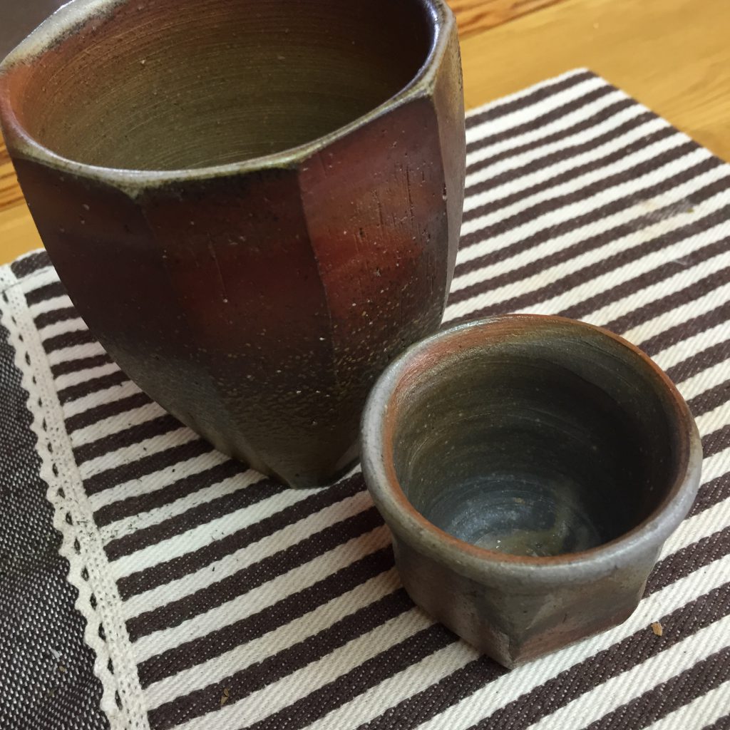 備前焼の湯飲みとぐい飲み